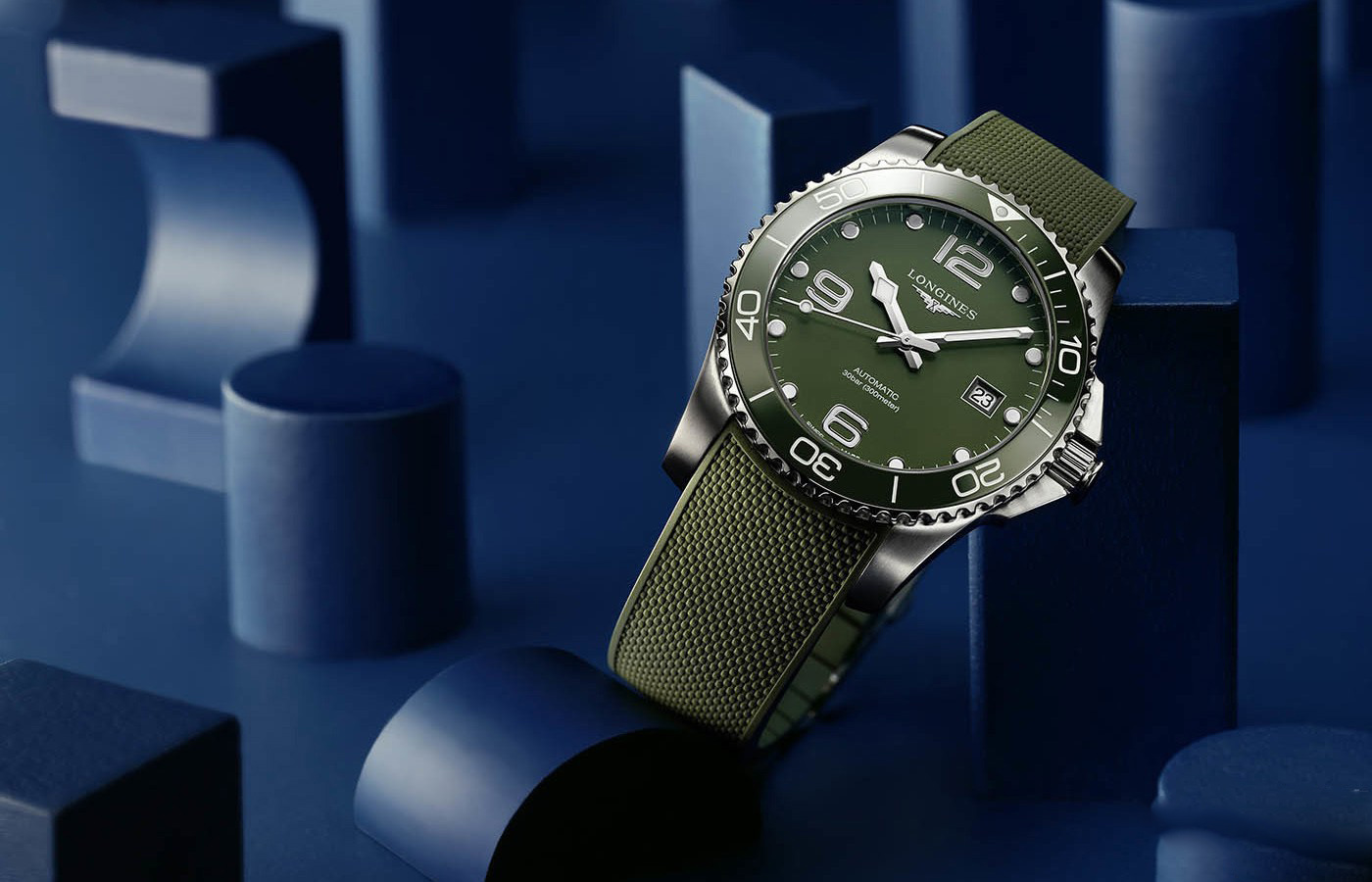 浪琴表推出全新綠色康卡斯?jié)撍盗型蟊恚▓D）