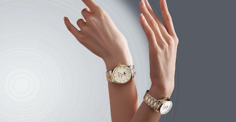 浪琴表臻選月相腕表，映照?qǐng)F(tuán)圓時(shí)刻