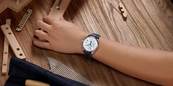 浪琴表臻選月相腕表，映照?qǐng)F(tuán)圓時(shí)刻（圖）